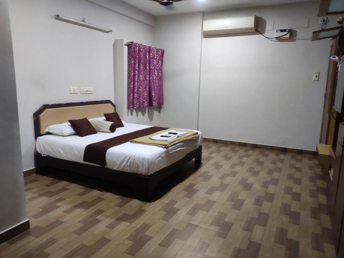 Subasree Cottage Tirunallar Exterior photo